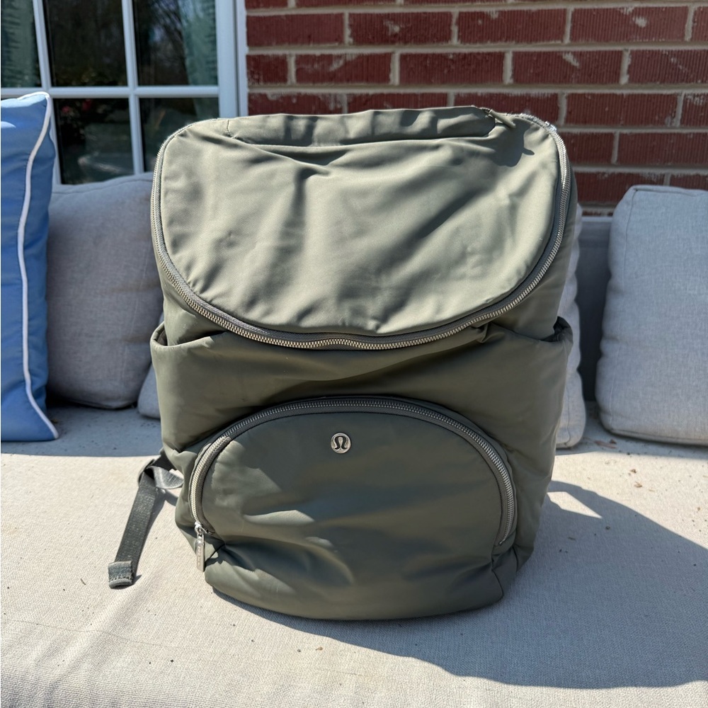 Lululemon New Parent Backpack 17L - Picture 5 of 6